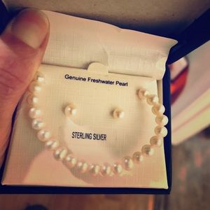 Fresh water pearl necklace & earrings